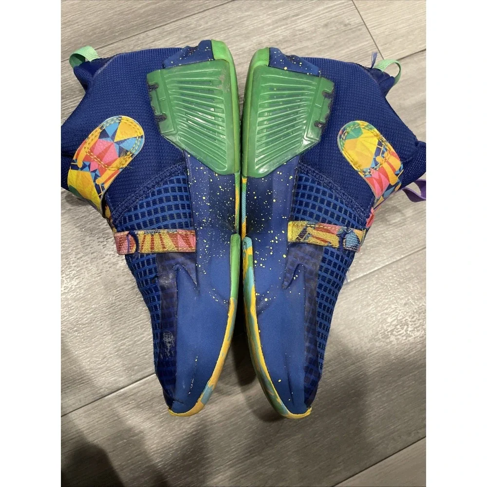 Boy's Nike LeBron Witness Multicolor Size 2.5Y Sneaker